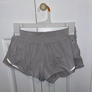 Lululemon Hotty Hot Low-Rise Lined Short 2.5 in